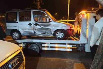 Ters yönden gelen aracın neden olduğu zincirleme kaza kamerada