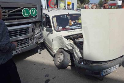 Tırla çarpışan otomobildeki 1 kişi ağır yaralandı