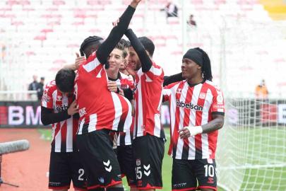 Trendyol 1. Lig: Özbelsan Sivasspor: 2 -  Iğdır FK: 1