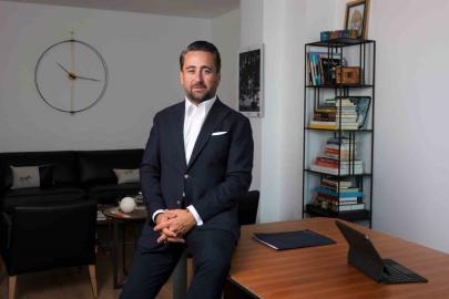 Türk Telekom, ’Erişilebilir Tiyatro’ projesi kapsamında ’Ebedi Barış’ oyununu erişilebilir kıldı