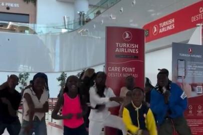 Ugandalı "Hypers Kids Africa" grubundan A Milli Futbol Takımı için özel koreografi