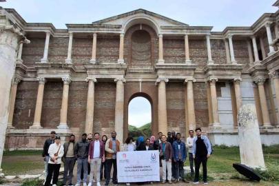 Uluslararası öğrenciler Sardes’te tarihle buluştu