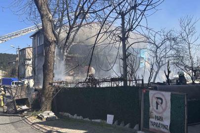 Ümraniye’de korkutan yangın: Hurdalık alan kullanılamaz hale geldi