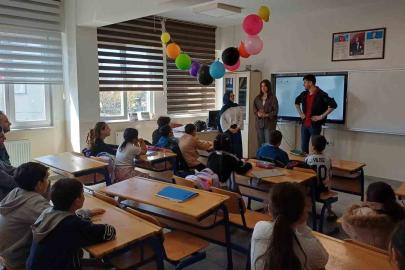 Üniversiteliler miniklere zorbalıkla baş etmeyi anlattı