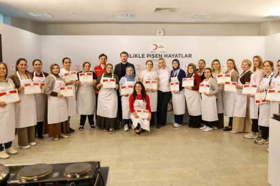 Ünlü şef Danilo Zanna depremzede kadınlarla aynı mutfakta buluştu