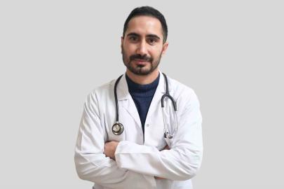 Uzm. Dr. Emin Cecen hasta kabulüne başladı
