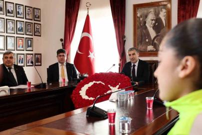 Vali Aktaş: "Sporda ve eğitimde başarı gösteren gençler şehrin en kıymetli hazinesidir"