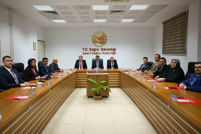 Vali Kartal, il genelinde yürütülen sağlık hizmetleri hakkında bilgi aldı.