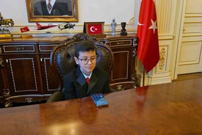 Vali koltuğuna oturdu, ilk talimatı okul güvenliği oldu