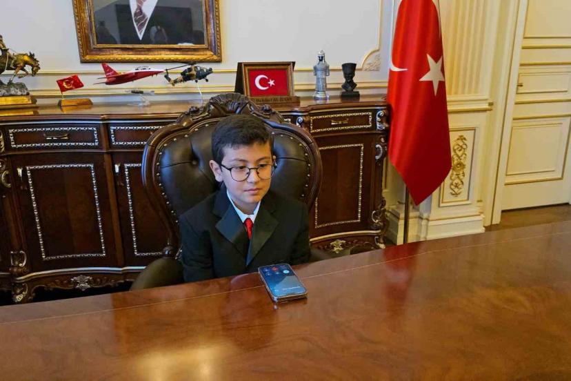 Vali koltuğuna oturdu, ilk talimatı okul güvenliği oldu