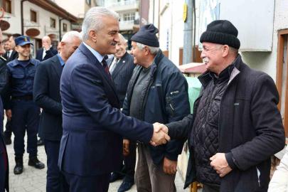 Vali Makas esnaf ile hasbihal etti