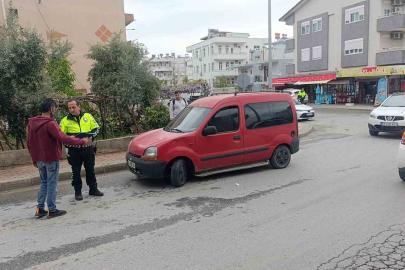 Yayanın aracın altında kaldığı kaza kamerada