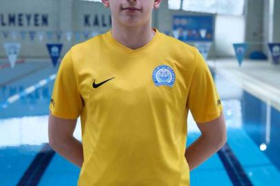 Yıldırımlı yüzücülere milli gurur