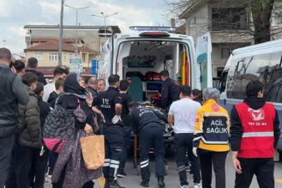 Yolun karşı tarafına geçmeye çalışan 9 yaşındaki çocuğa otomobil çarptı