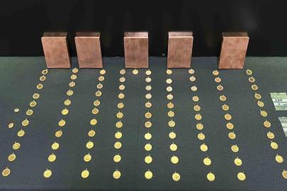 Yüzlerce sahte altın ile yakalandılar