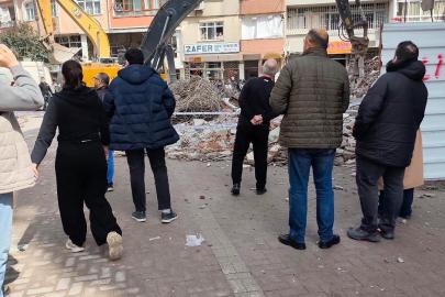 Zeytinburnu’nda bina yıkımı sırasında kopan parça çocuğun kafasına düştü: 1 ölü