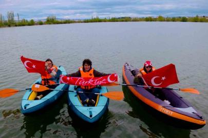 19 Mayıs coşkusu kürek sesleriyle yankılandı