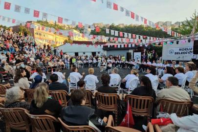 55 kadın bir araya geldi, hayatın stresini darbuka öğrenerek attı