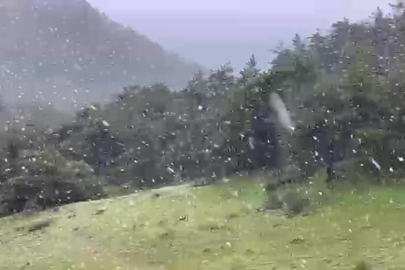 Akdağ’da Haziran ayına günler kala kar sürprizi