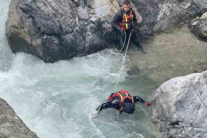 Akıntıya kapılarak kaybolan 9 yaşındaki Mendul’un cansız bedeni 3 kilometre uzaklıkta kütüğün altında çıktı