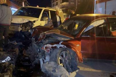 Alkollü sürücü 4 araca birden çarptı: 2 yaralı