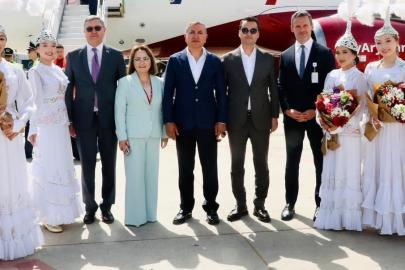 Almatı’dan Gazipaşa-Alanya Havalimanına ilk uçak seferi "su takı" seremonisiyle karşılandı