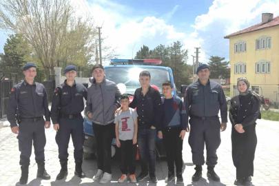 Altıntaş’ta özel öğrenciler ekip araçlarıyla ilçeyi gezdi