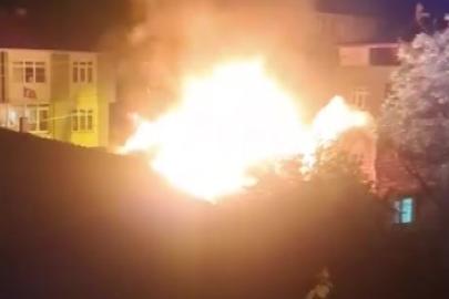 Amasya’da tek katlı evde çıkan yangında alevler geceyi aydınlattı