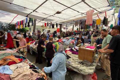 Arife günü pazarda bayramlık hareketliliği esnafın yüzünü güldürdü