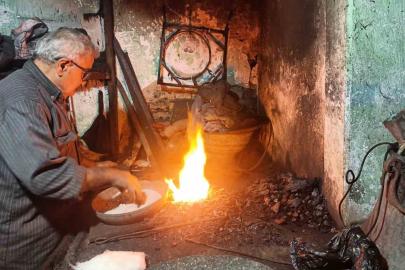 Ateşte tavlanan emek: 45 yıldır kalaycılığı yaşatıyor