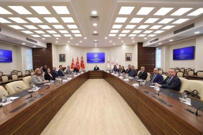 Bakan Işıkhan: "Dönüşümü yöneten, çalışanı koruyan ve insan odaklı bir yaklaşımı merkeze alan politikalar geliştirmek zorundayız"