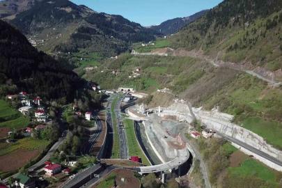 Bakan Uraloğlu: "Karadeniz’in sembolü Zigana Tüneli’mizi 3 yılda 5 milyon 277 bin 434 araç kullandı"