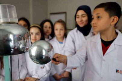 Başiskele Çocuk Üniversitesi 600 özel yetenekli öğrenciyi geleceğe hazırlıyor
