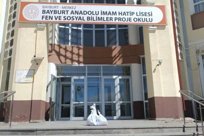 Bayburt Anadolu İHL öğrencileri 55 kilogram atık pil topladı