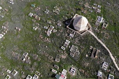 Bayburt’ta Hacı Kutlu Bey’in türbesinin bulunduğu mezarlık tarihe ışık tutuyor