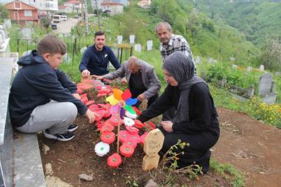 Bayram arefesinde mezar başında adalet istedi: "Asıl suçlular dışarıda"