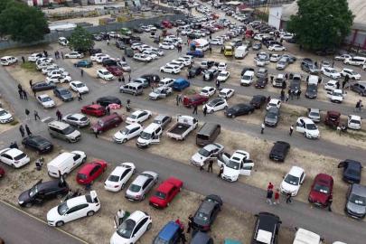 Bayram öncesi Bursa oto pazarında yoğunluk
