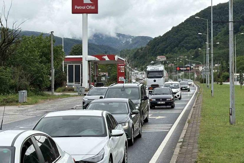 Bayram tatilinden dönüş yoğunluğu başladı