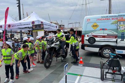 Bodrum’da öğrenci ve vatandaşlara trafik eğitimi verildi