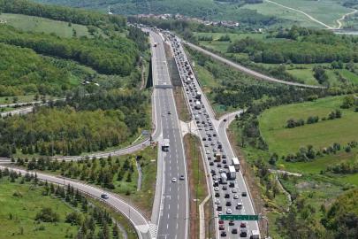 Bolu geçişinde bayram trafiği erken başladı: Yollarda uzun kuyruklar oluştu