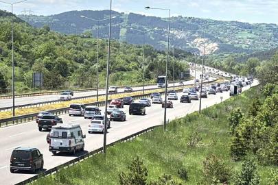 Bolu geçişinde trafik durma noktasına geldi