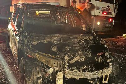 Bolu’da seyir halindeki otomobil alev alev yandı