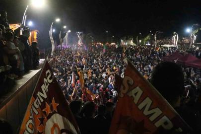 Bolulular meydanlarda Galatasaray’ın şampiyonluğunu kutladı