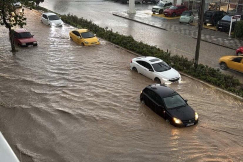 Bozüyük’te sağanak yağış hayatı olumsuz etkiledi