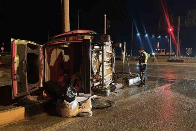 Burdur’da otomobil ile hafif ticari araç çarpıştı: 1 ölü, 5 yaralı
