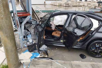 Burdur’da otomobil yoldan çıktı: 2 yaralı
