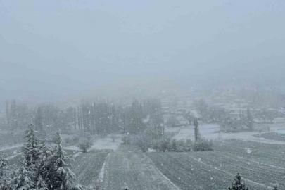 Burdur’un yüksek kesimlerine kar yağdı