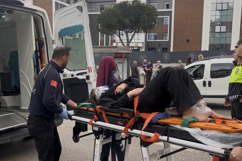 Bursa’da alt geçit yerine yolu kullanan yayaya otomobil çarptı