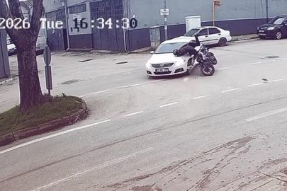 Bursa’da otomobil motosikletle çarpıştı: 1 yaralı
