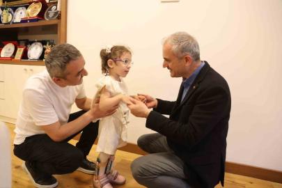 Çayırova Belediyesinden serebral palsi hastası Lina’ya fizik tedavi desteği